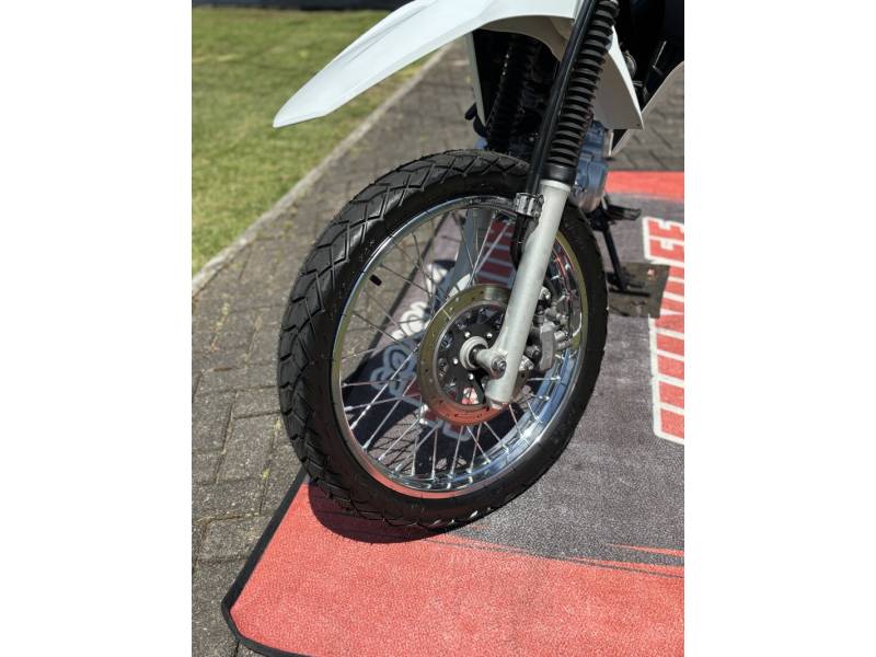 HONDA - NXR 160 - 2021/2022 - Branca - R$ 21.500,00