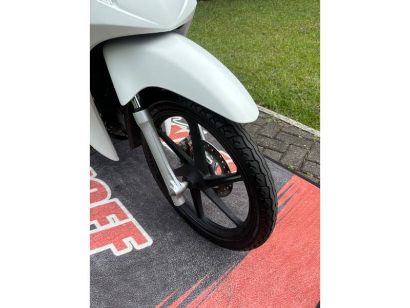 HONDA - BIZ 125 - 2014/2015 - Branca - R$ 12.500,00