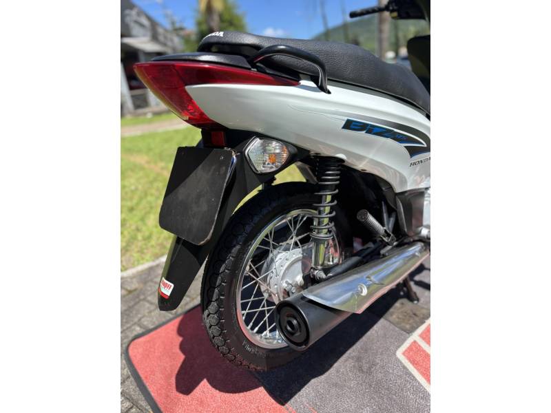 HONDA - BIZ 125 - 2012/2013 - Branca - R$ 11.900,00