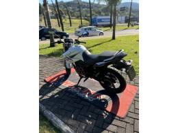 YAMAHA - FAZER - 2013/2014 - Branca - R$ 14.500,00