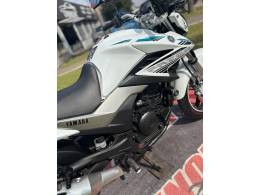 YAMAHA - FAZER - 2015/2016 - Branca - R$ 16.900,00