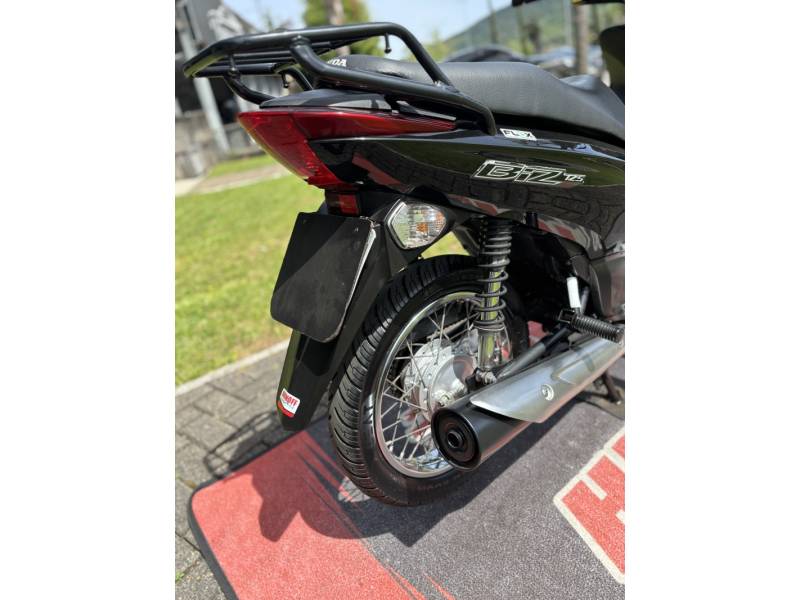 HONDA - BIZ 125 - 2013/2013 - Preta - R$ 11.500,00