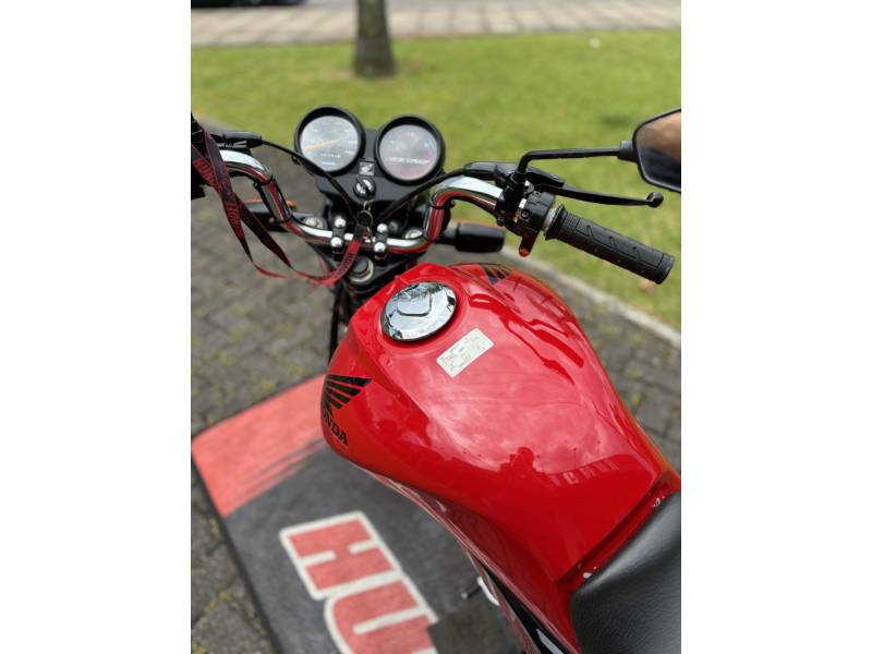 HONDA - CG 125 - 2011/2011 - Vermelha - R$ 8.900,00