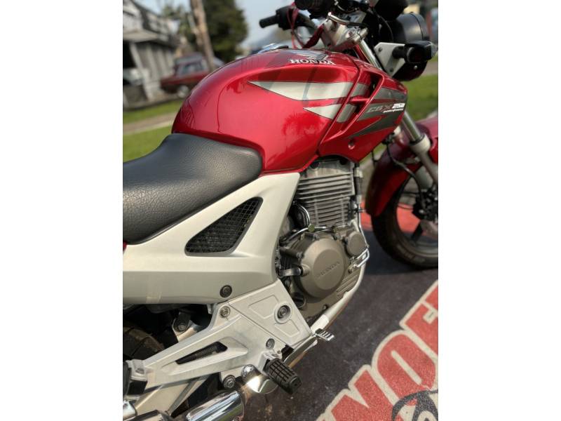 HONDA - CBX 250 TWISTER - 2006/2007 - Vermelha - R$ 10.900,00