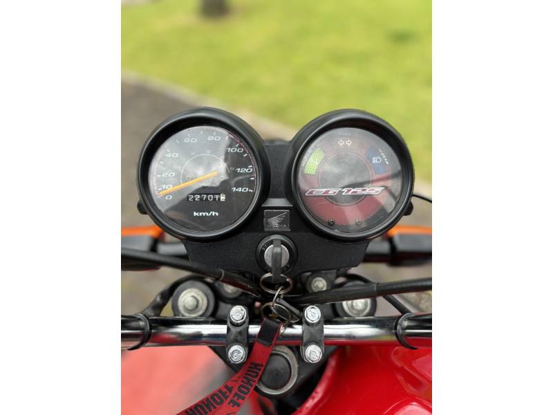 HONDA - CG 125 - 2011/2011 - Vermelha - R$ 8.900,00