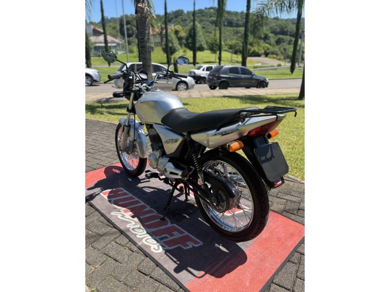 HONDA - CG 150 - 2005/2006 - Prata - R$ 10.900,00