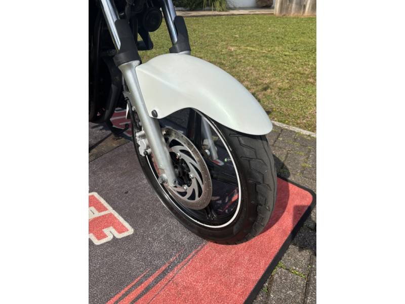 YAMAHA - FAZER - 2015/2016 - Branca - R$ 16.900,00