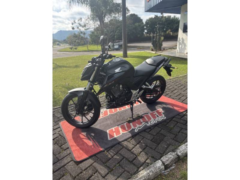 HONDA - CB 300F TWISTER - 2025/2025 - Preta - R$ 28.590,00