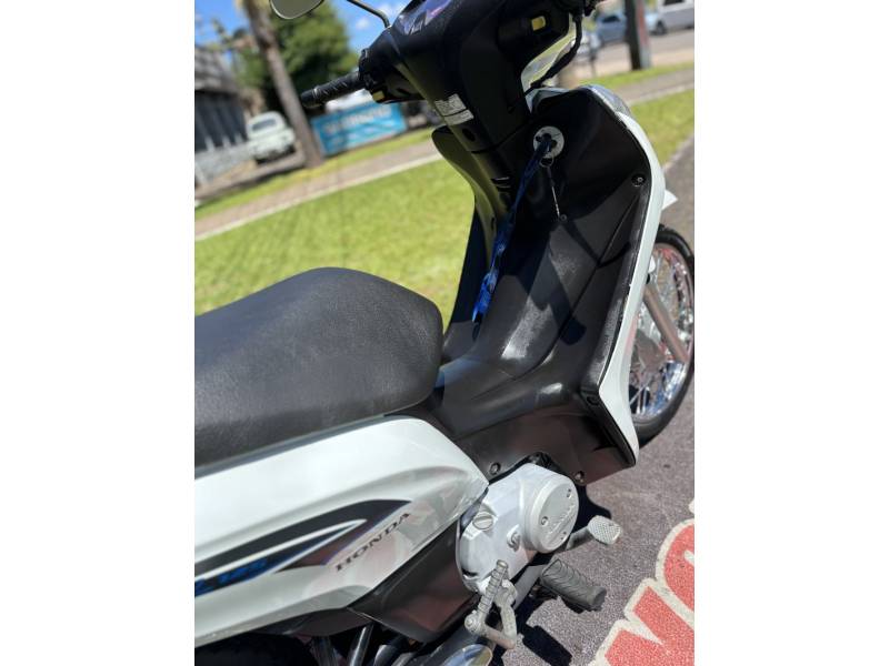 HONDA - BIZ 125 - 2012/2013 - Branca - R$ 11.900,00