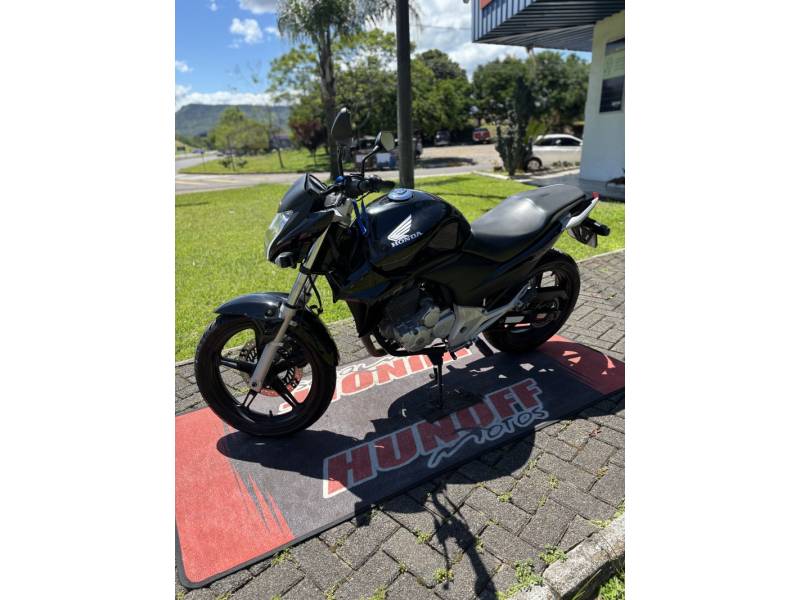 HONDA - CB 300R - 2014/2014 - Preta - R$ 15.900,00