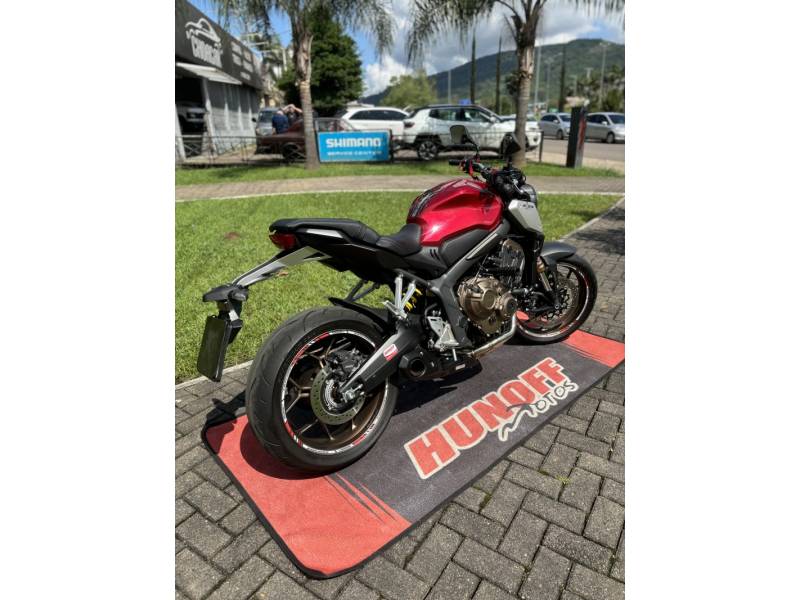 HONDA - CB 650R - 2022/2022 - Vermelha - R$ 52.900,00