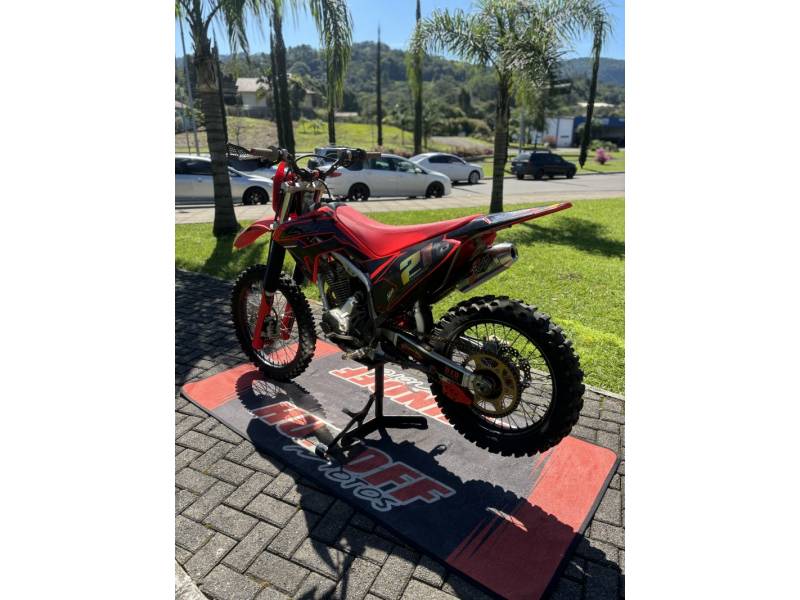 HONDA - CRF 250F - 2022/2022 - Vermelha - R$ 23.500,00