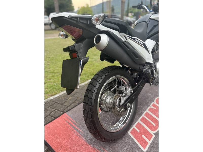 HONDA - NXR 160 - 2021/2022 - Branca - R$ 20.500,00