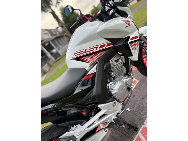 HONDA - CB 250F TWISTER - 2022/2022 - Branca - R$ 22.500,00