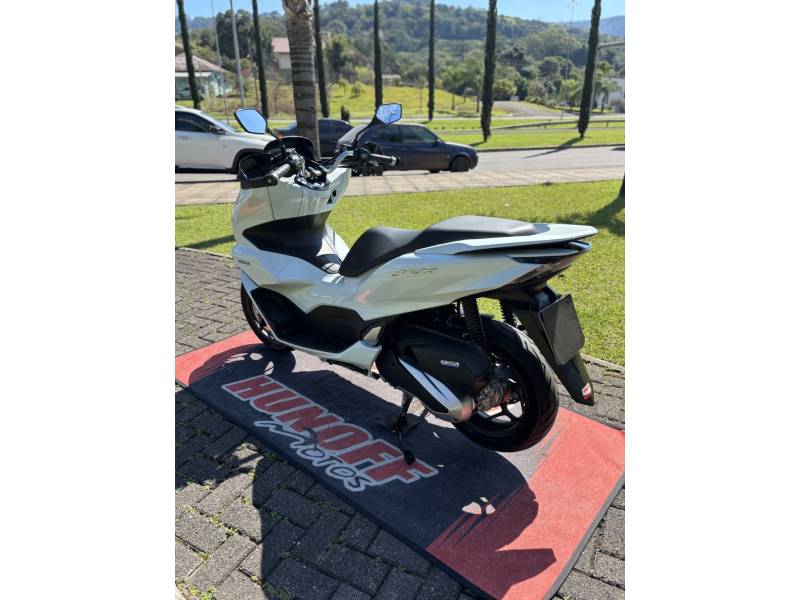 HONDA - PCX - 2023/2023 - Branca - R$ 19.900,00