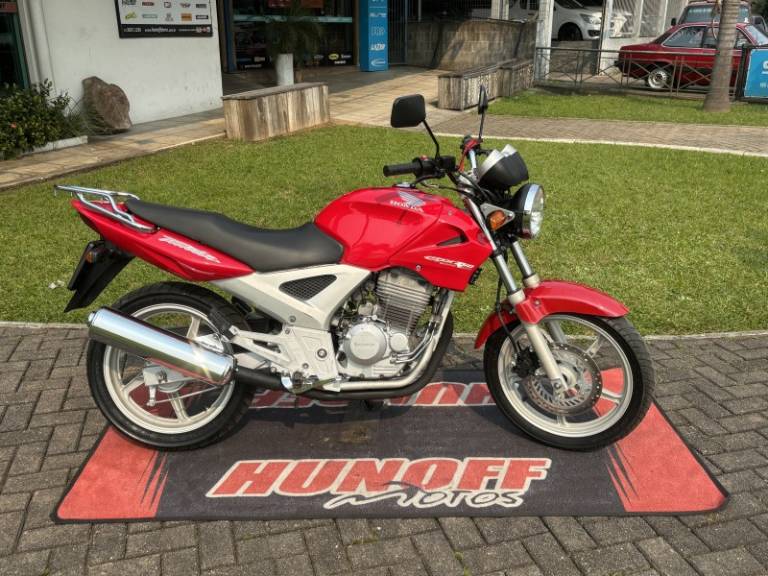 HONDA - CBX 250 TWISTER - 2004/2005 - Vermelha - R$ 9.500,00