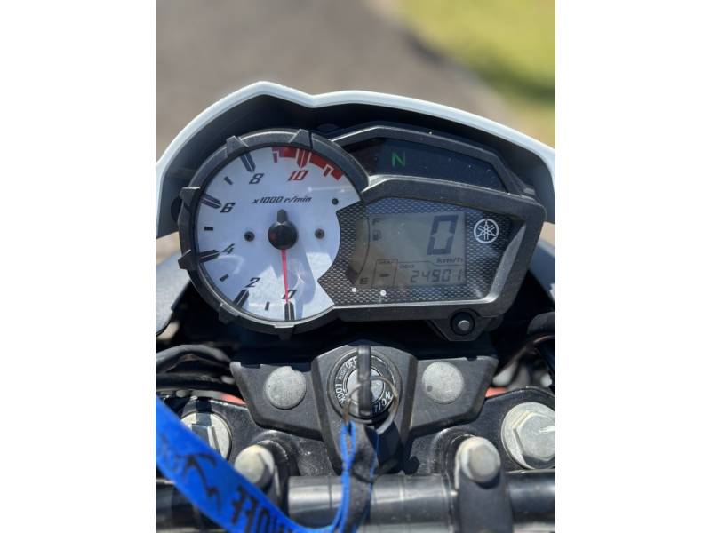 YAMAHA - FAZER - 2015/2015 - Branca - R$ 13.900,00