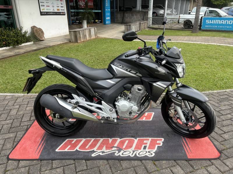 HONDA - CB 250F TWISTER - 2022/2022 - Preta - R$ 22.000,00