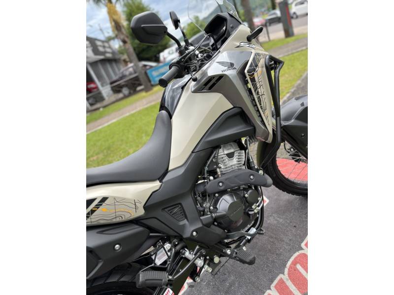 HONDA - XRE 300 - 2024/2024 - Bege - R$ 33.900,00