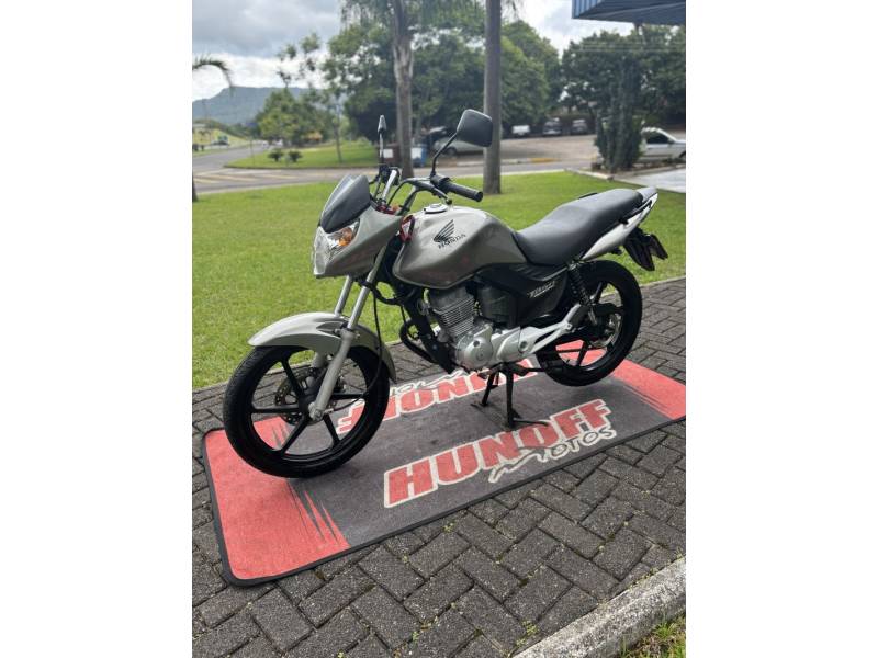 HONDA - CG 150 - 2010/2010 - Cinza - R$ 11.900,00