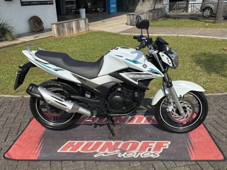 YAMAHA - FAZER - 2015/2016 - Branca - R$ 16.900,00