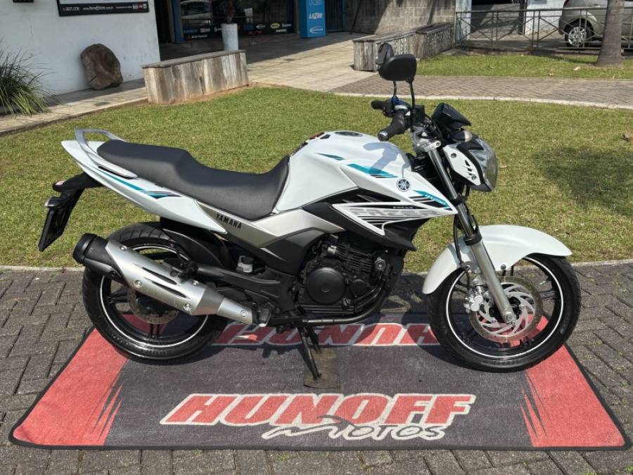 YAMAHA - FAZER - 2015/2016 - Branca - R$ 16.900,00