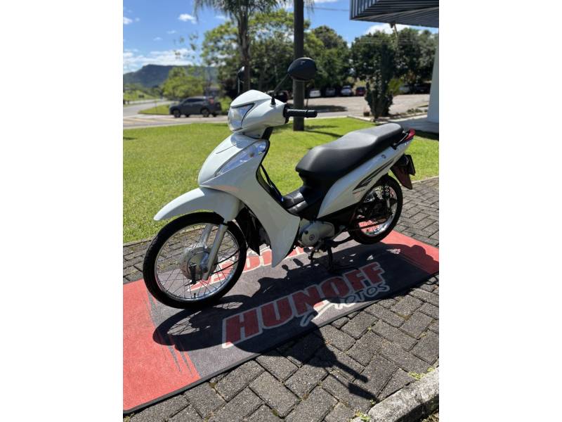 HONDA - BIZ 125 - 2012/2013 - Branca - R$ 11.900,00