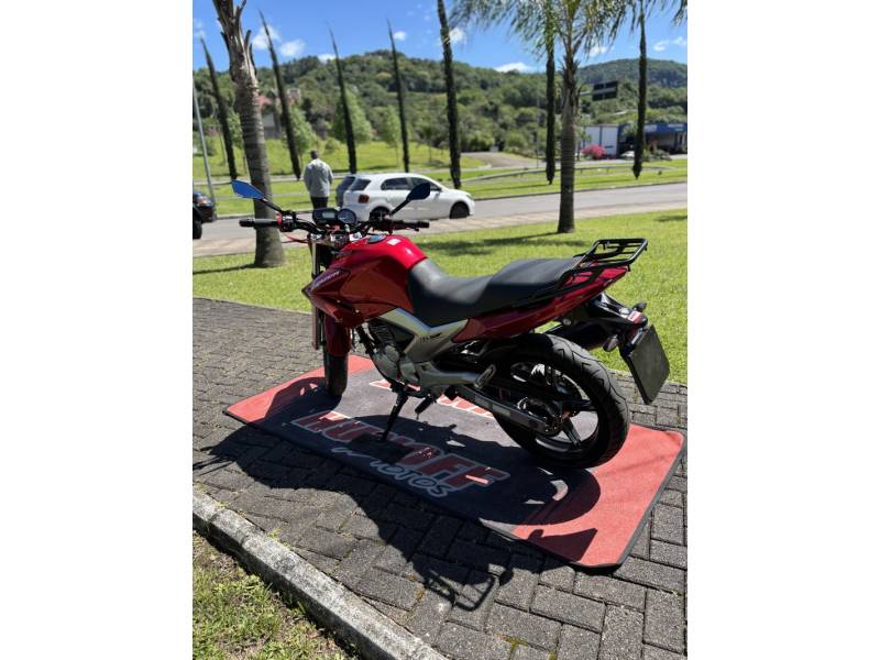 YAMAHA - FAZER - 2012/2013 - Vermelha - R$ 15.900,00