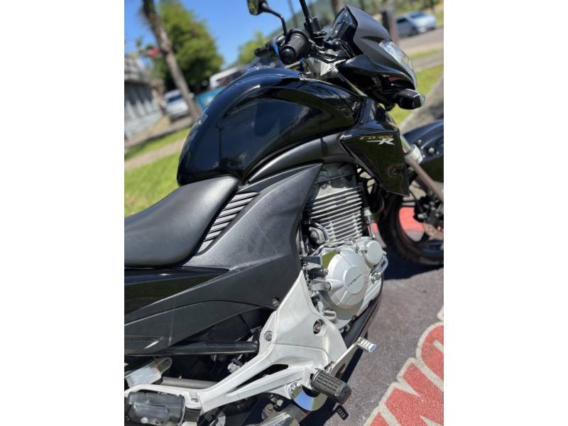 HONDA - CB 300R - 2014/2014 - Preta - R$ 15.900,00