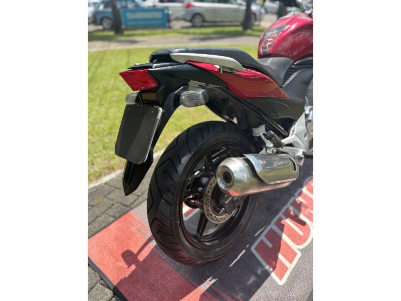 HONDA - CB 300R - 2013/2013 - Vermelha - R$ 14.900,00