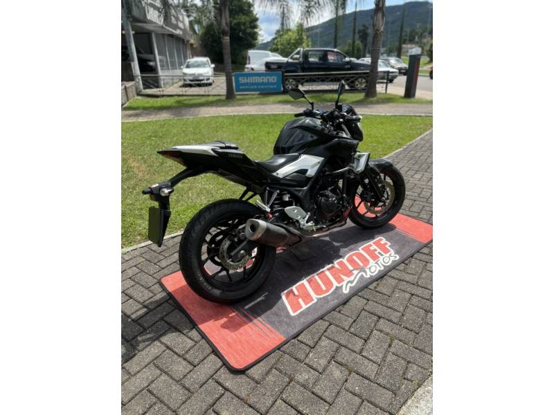 YAMAHA - MT - 2016/2017 - Preta - R$ 21.500,00