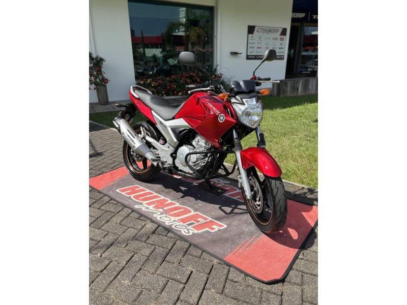 YAMAHA - FAZER - 2012/2012 - Vermelha - R$ 14.900,00