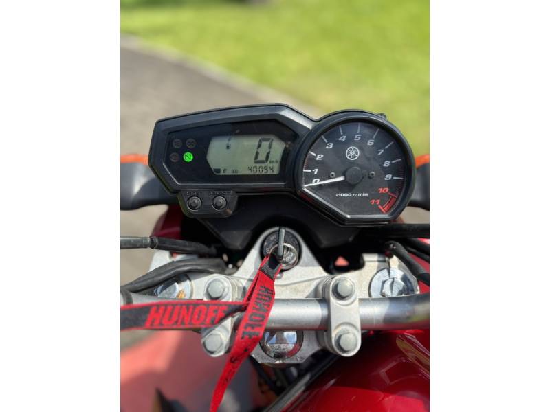YAMAHA - FAZER - 2012/2012 - Vermelha - R$ 14.900,00