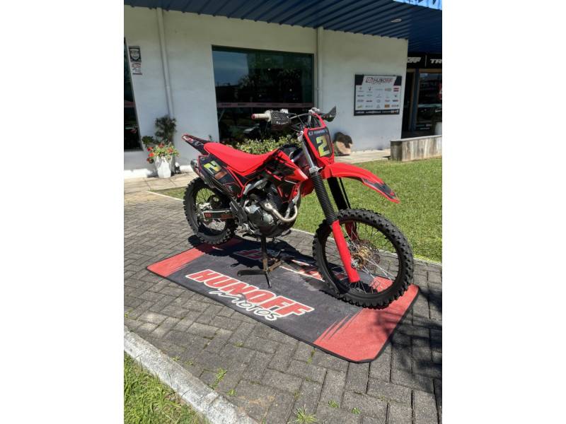 HONDA - CRF 250F - 2022/2022 - Vermelha - R$ 23.500,00