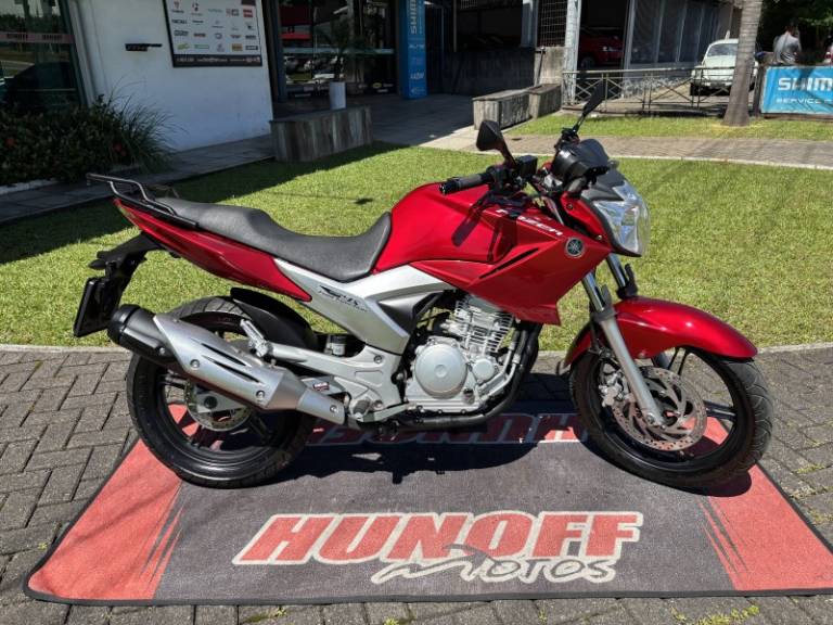 YAMAHA - FAZER - 2012/2013 - Vermelha - R$ 15.900,00