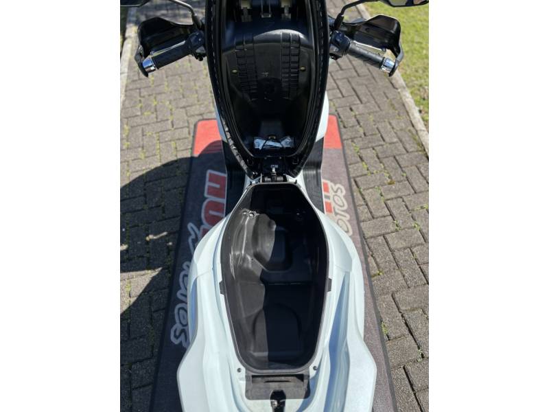 HONDA - PCX - 2023/2023 - Branca - R$ 19.900,00