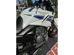 YAMAHA - FAZER - 2013/2014 - Branca - R$ 14.500,00