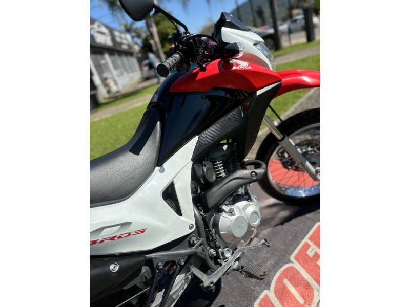 HONDA - NXR 160 - 2015/2015 - Vermelha - R$ 14.900,00