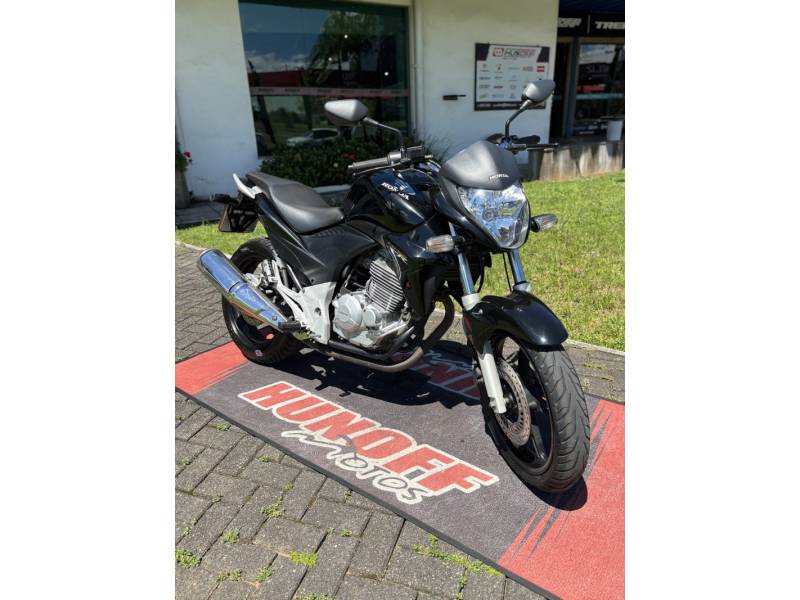 HONDA - CB 300R - 2014/2014 - Preta - R$ 15.900,00