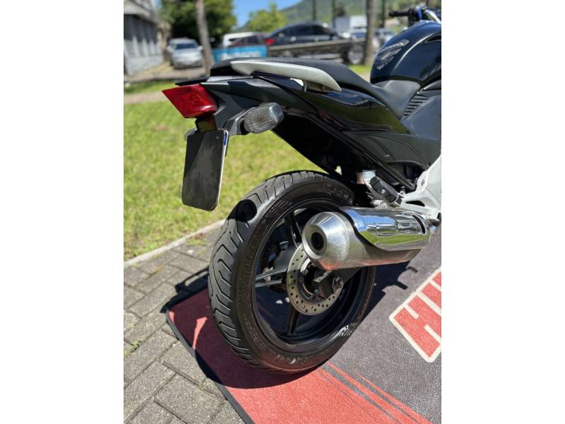 HONDA - CB 300R - 2014/2014 - Preta - R$ 15.900,00