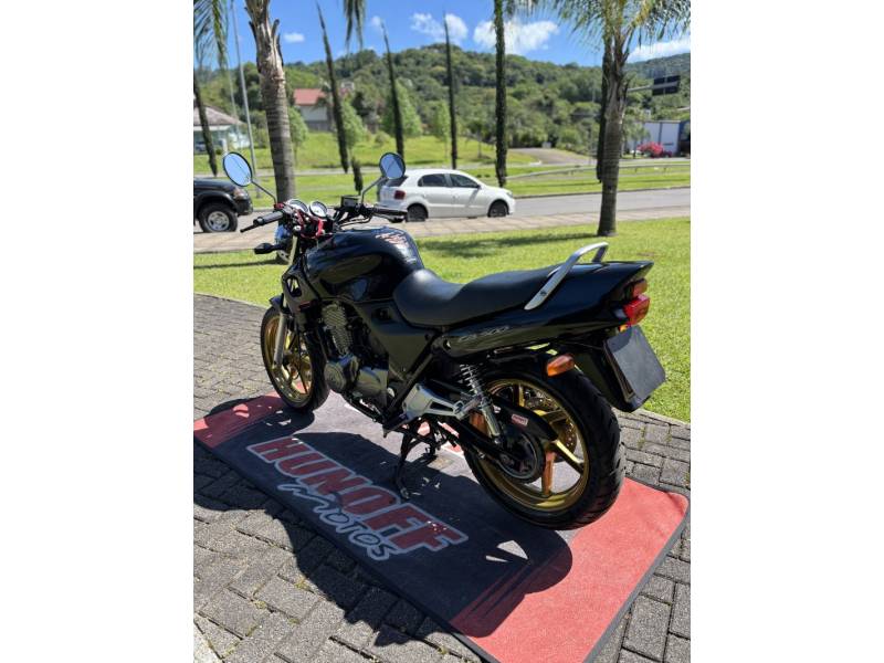 HONDA - CB 500 - 2001/2001 - Preta - R$ 21.500,00