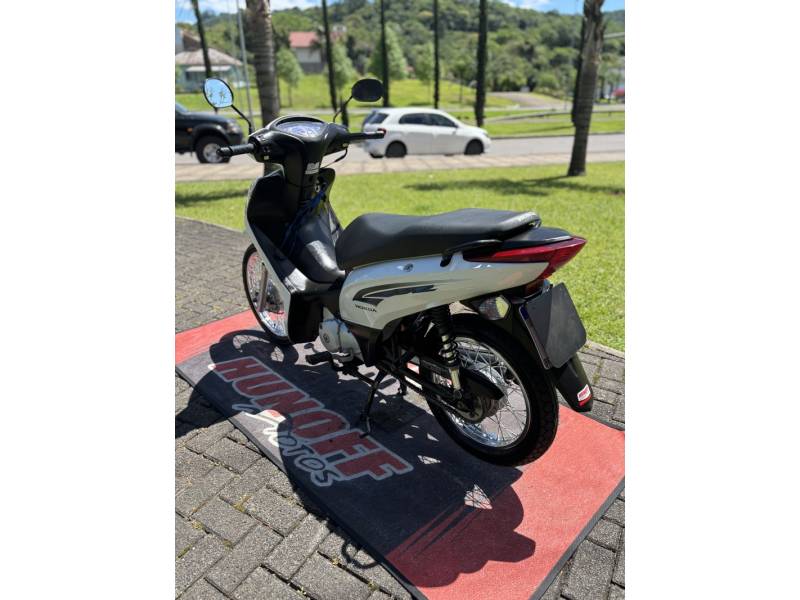 HONDA - BIZ 125 - 2012/2013 - Branca - R$ 11.900,00