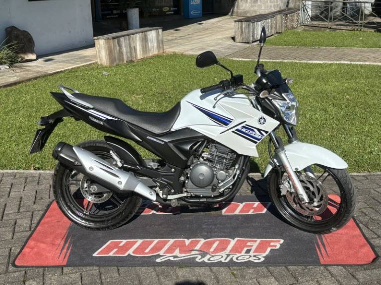 YAMAHA - FAZER - 2013/2014 - Branca - R$ 14.500,00