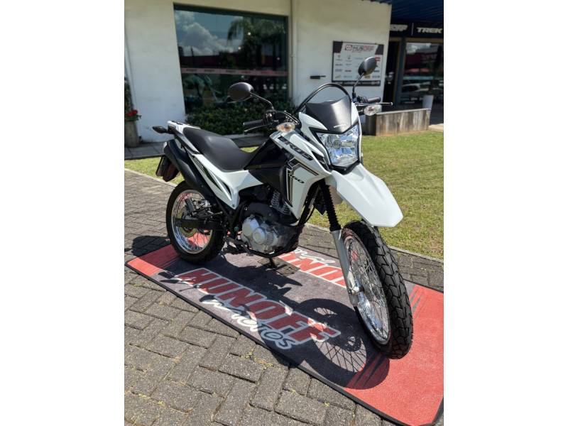 HONDA - NXR 160 - 2021/2022 - Branca - R$ 21.500,00