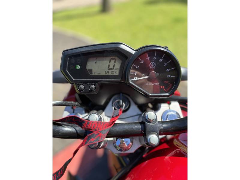 YAMAHA - FAZER - 2012/2013 - Vermelha - R$ 15.900,00