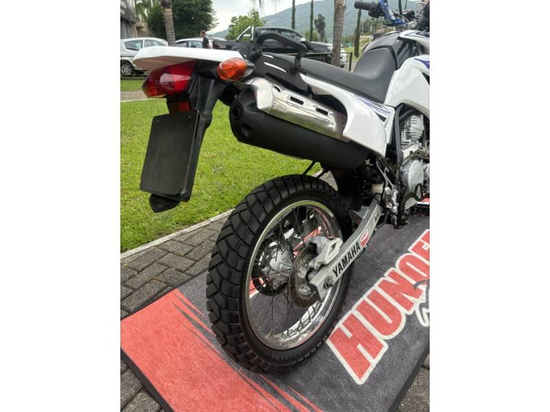 YAMAHA - XTZ 250 - 2009/2009 - Branca - R$ 13.900,00