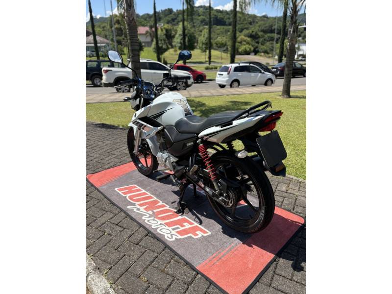 YAMAHA - FAZER - 2015/2015 - Branca - R$ 13.900,00