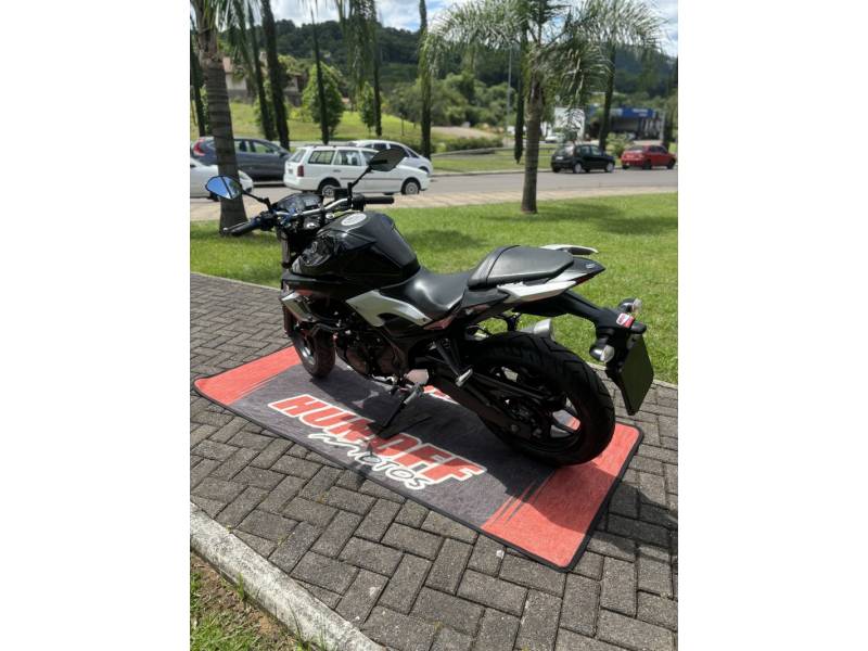 YAMAHA - MT - 2016/2017 - Preta - R$ 21.500,00