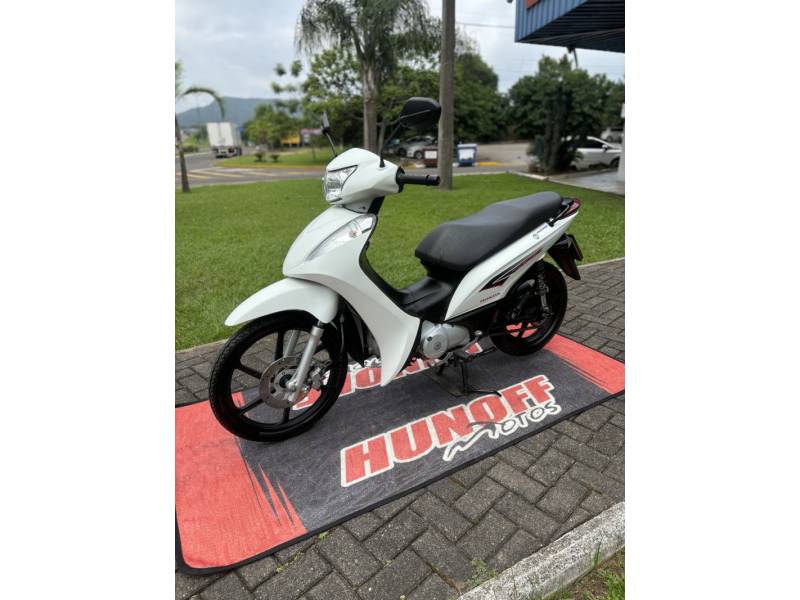 HONDA - BIZ 125 - 2014/2015 - Branca - R$ 12.500,00