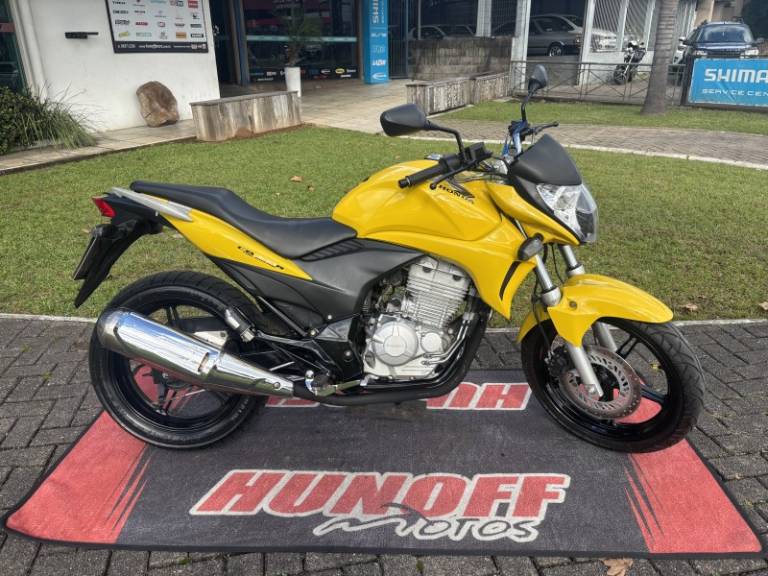 HONDA - CB 300R - 2009/2010 - Amarela - R$ 12.500,00